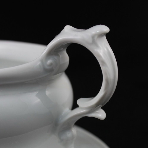 Porcelain Fürstenberg sauce boat like new, German rococo design