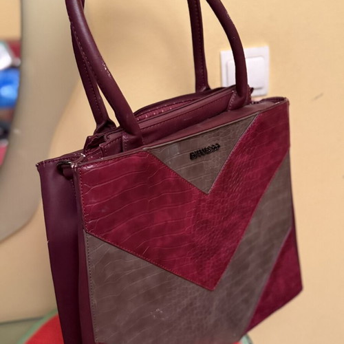 Burgundy embossed women's handbag with geometric details