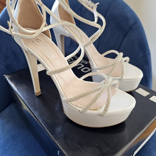Bridal shoes size 38 white iridescent with silver straps like new