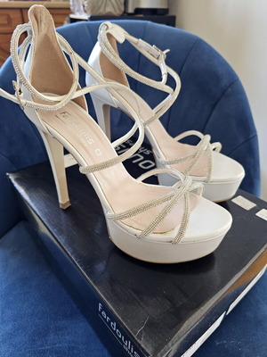 Bridal shoes size 38 white iridescent with silver straps like new