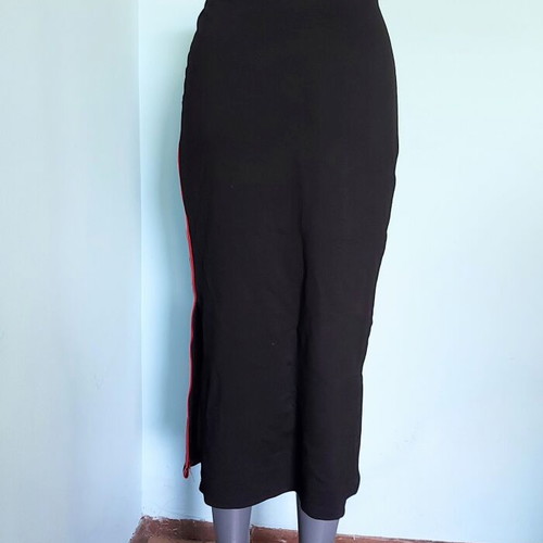 Sport skirt with slit and trim like new, sizes L to XXL