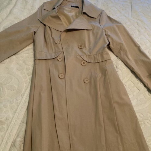 Beige NoLarge trench coat like new with two pockets