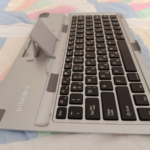 Bitmore Bluetooth wireless keyboard like new, detachable stand for tablet
