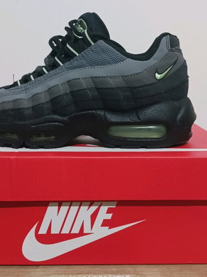 Nike Airmax 95 GS HM9614-001 μέγεθος 38 σαν καινούργιο, μαύρο πολύχρωμο