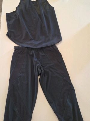 Stella McCartney leggings and sports top like new, black