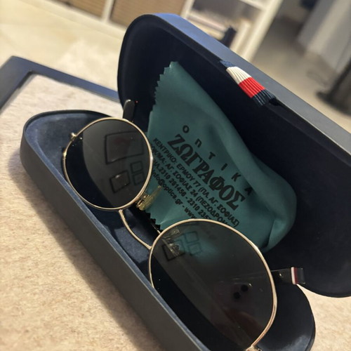 Tommy Hilfiger sunglasses with gold frame and dark lenses