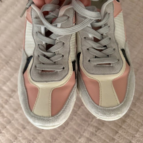 Women's athletic shoes used, size 39, white and pink