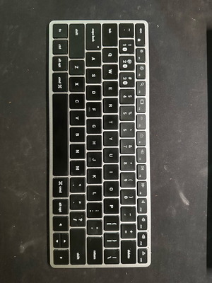 Satechi Slim X1 Bluetooth Keyboard like new