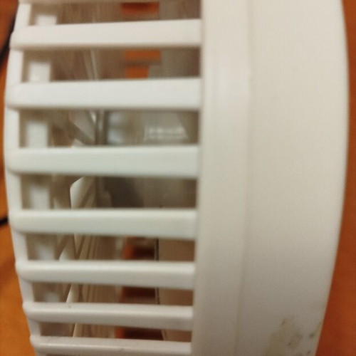 Usb table fan like new, small and discreet
