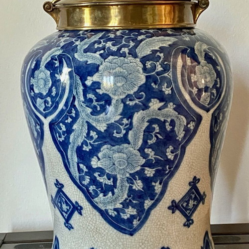 Chinese ceramic vase like new with bronze neck and lid