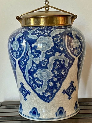 Chinese ceramic vase like new with bronze neck and lid