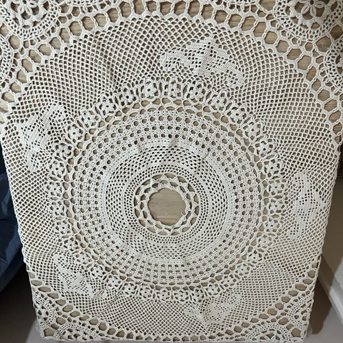 Vintage Handmade Round Tablecloth with Crochet like new