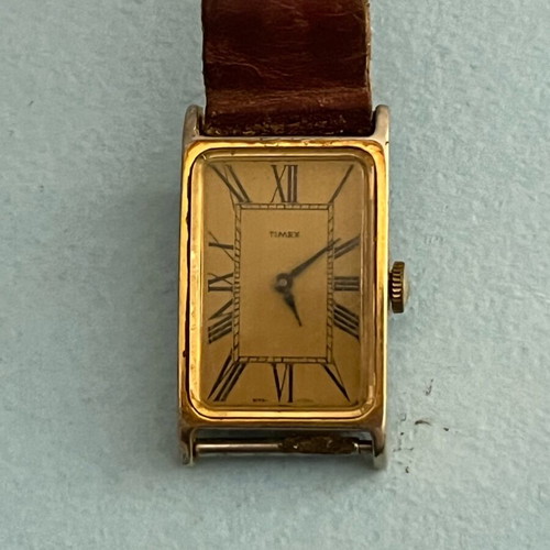Timex Vintage 1976 Gold Tone Tank Mens Watch Roman Used