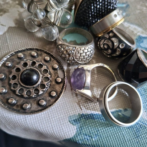Jewelry set used, rings and pendant