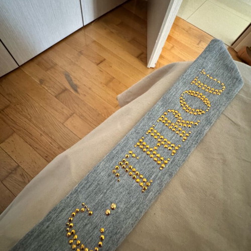 Sheep scarf like new, white with gray tie C-Throu