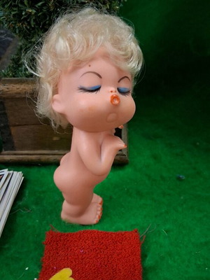 70's doll like new with small towel