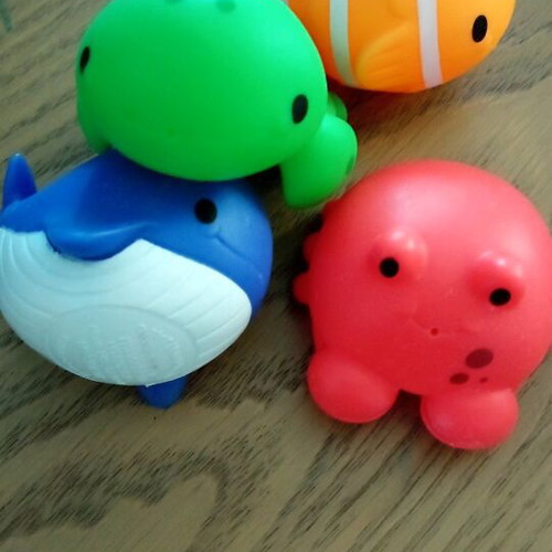 Plastic bath toys like new, pack of 10 pieces Munchkin