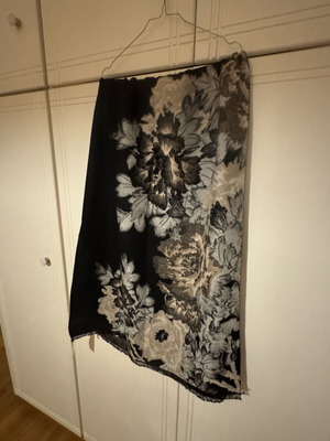 Anne Klein black scarf with floral design, new