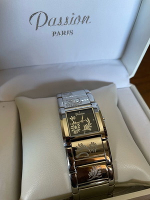 Dassion Paris steel watch like new, women's, white and silver