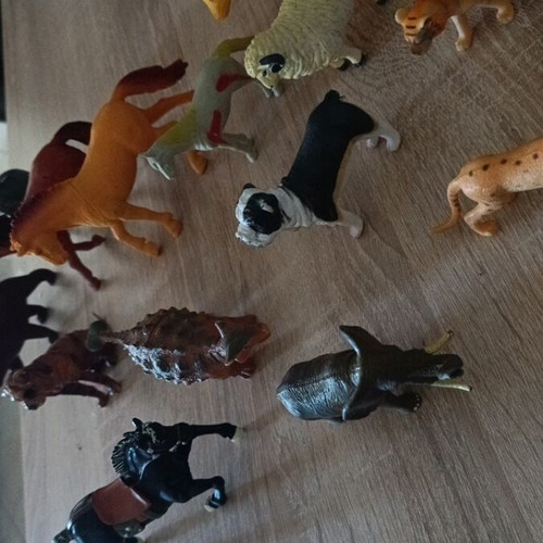 Farm and jungle animal figures used, pack of 15