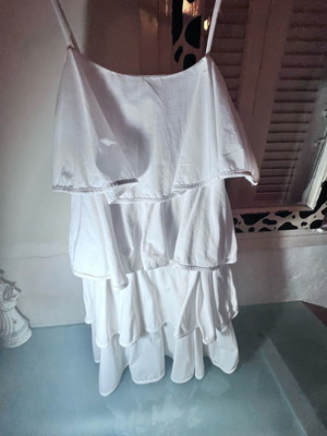 Zara white dress medium with ruffles like new