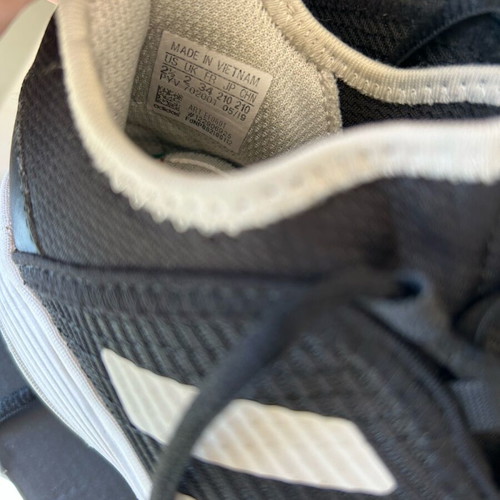 Adidas kids tennis shoes used size 34