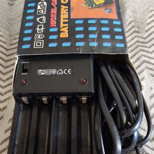 Battery Charger AA new