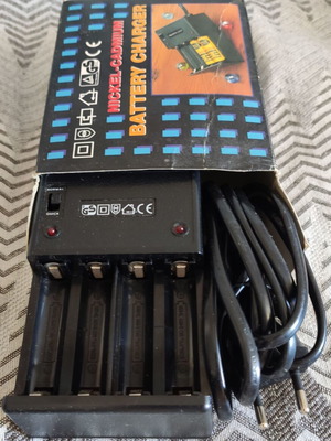 Battery Charger AA new