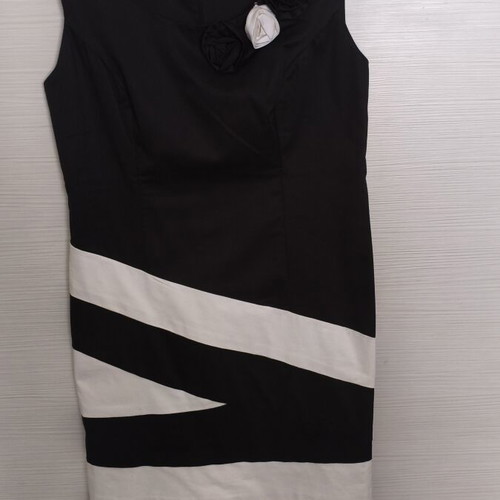 Batida midi dress black and white with fabric roses, size L