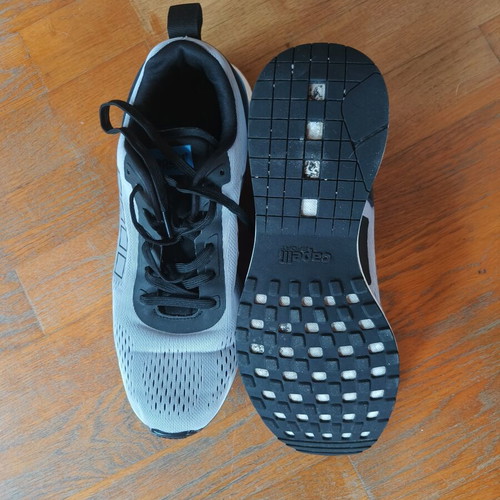 Men's athletic shoes used, size 44, black and gray