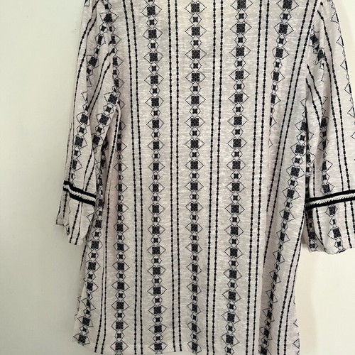 Boho blouse like new, black and white with 3/4 sleeve, size L