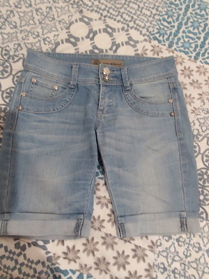 Pink Woman denim bermuda shorts like new, size M 38 10, blue