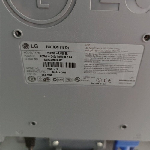 LG Flatron L1915S computer monitor like new with cables
