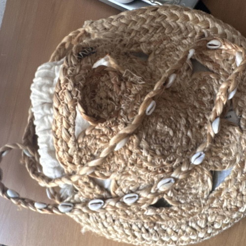 Straw shoulder bag Mango like new with shell details