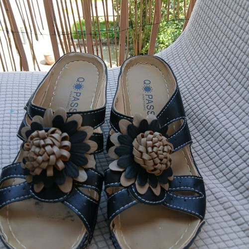 Anatomic women's slippers like new, black with beige, size 38
