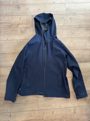 Uniqlo windbreaker XL like new, black with zipper pockets
