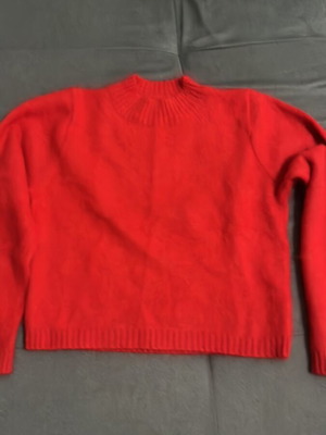 Wool sweater like new, red