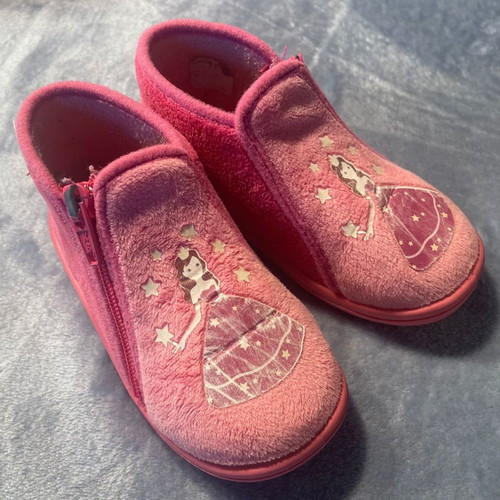 Comfy children's slippers used, size 24