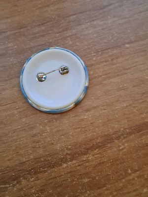 Metal Snoopy pin used