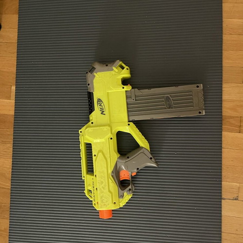 Nerf NStrike Rayven used with batteries and 2 darts