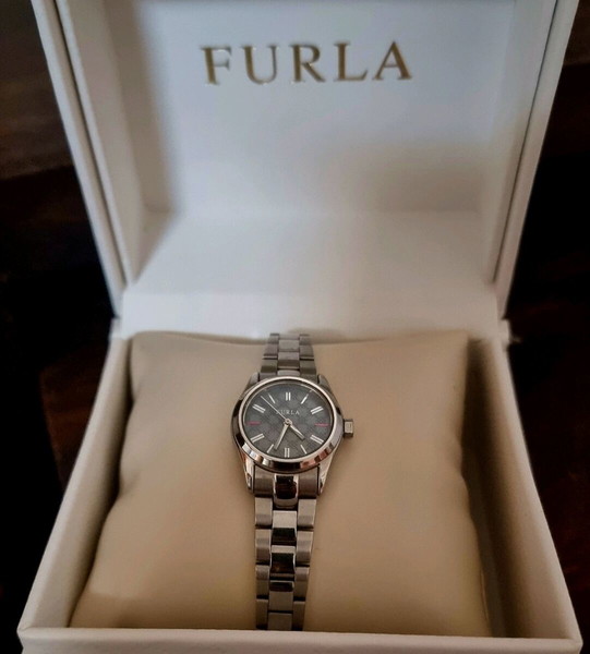 Furla Eva Grey Dial Γυναικείο ρολόι από ανοξείδωτο ατσάλι
