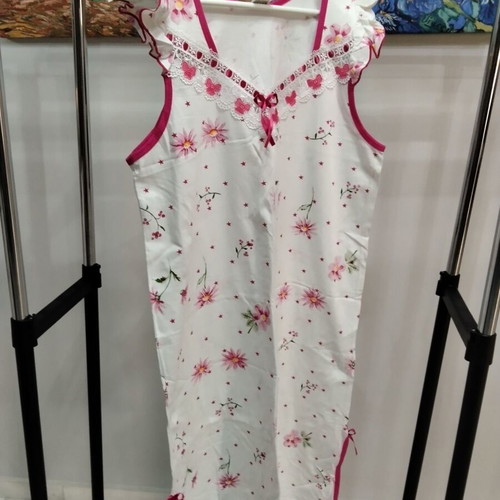 Cotton nightgown with flowers and lace size L like new