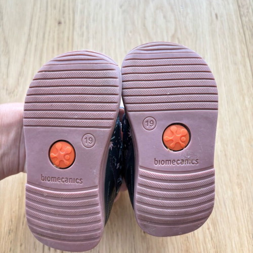 Biomecanics leather shoes with velcro, size 19, like new