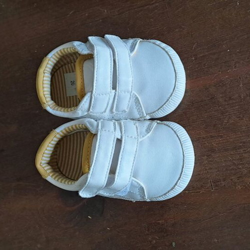 Small indoor shoes like new