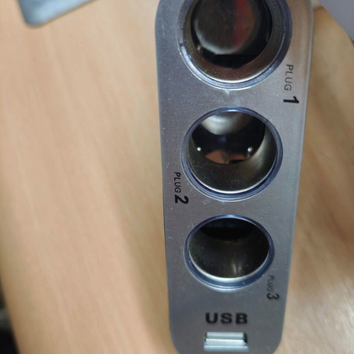 Car Power Splitter 3 Sockets with USB port used