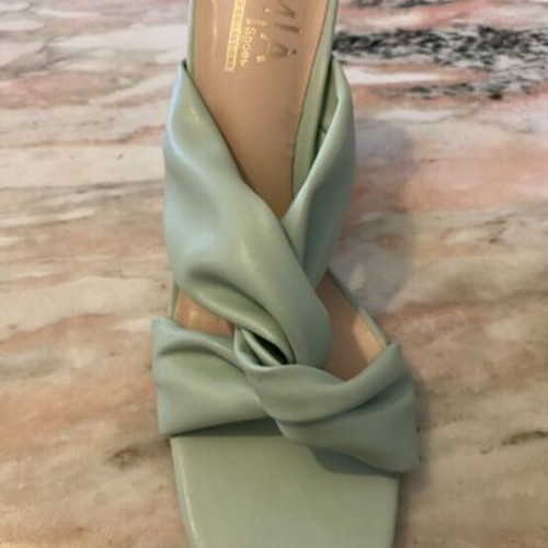 Mia pistachio sandal like new with knot and gold heel size 38