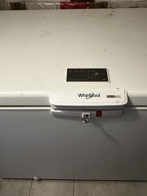 Whirlpool chest freezer used, dimensions 1.19 x 0.93 x 0.70 m