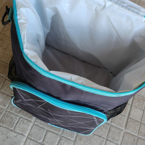 Insulated Cooler Bag 30L with Wheels and Shoulder Strap like new