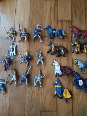 Medieval Knights Plastoy collectible figures used