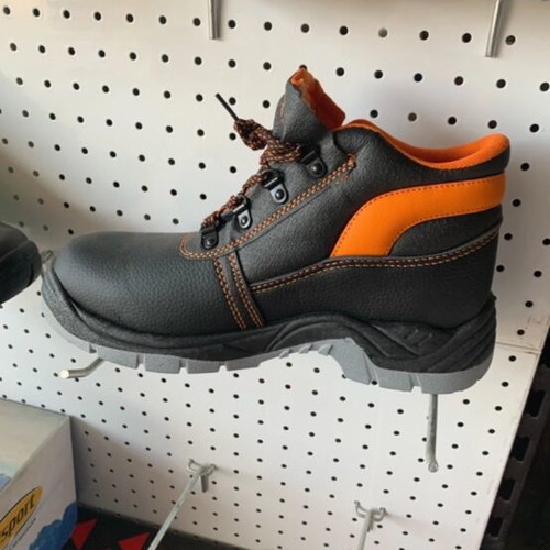Maco boots new in black and black with orange